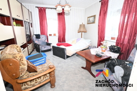 Dom z zabudowaniami - PoŁęcko